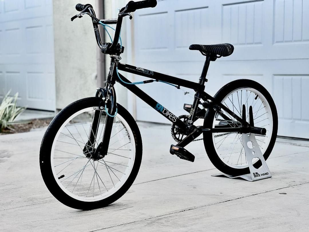 GT Zone EST 74 Mid New School BMX Bicycle Black/Blue Old GT Zone EST 74 Mid New School BMX Bicycle Black/Blue Old
