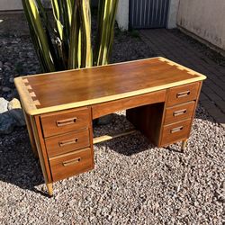 Lane Acclaim Desk MCM