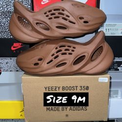 Yeezy Foam Runner Size 9m