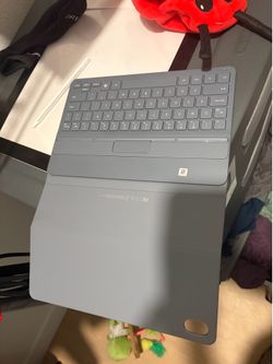Samsung Galaxy Tab 11 w/ pen & keyboard