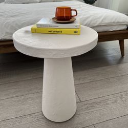 Crate&Barrel Willy White Plaster Pedestal Side Table 