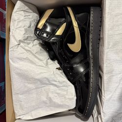 Jordan 1 Retro High Black Metallic Gold 