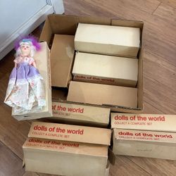 Vintage Dolls of the world- lot of 11