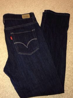 Women's Levis mid rise skinny size 12m