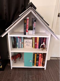 Book shelf house