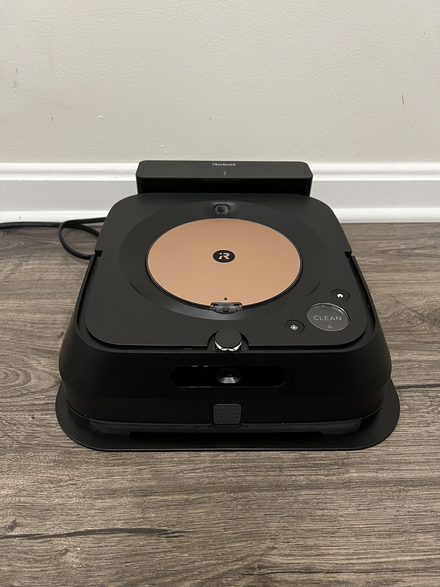 Wi Fi® Connected Braava jet® m6 Robot Mop