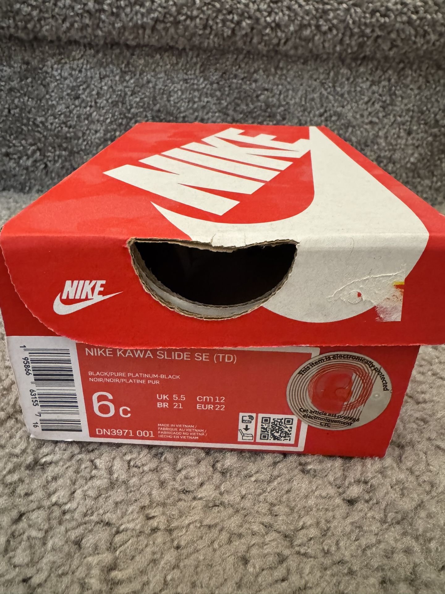 Nike Baby Slipper Size 6 Brand New