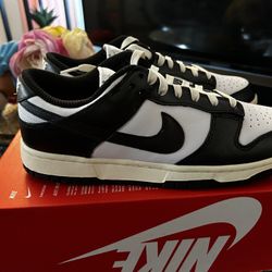 dunk low panda vintage size 10.5 women or 9 men