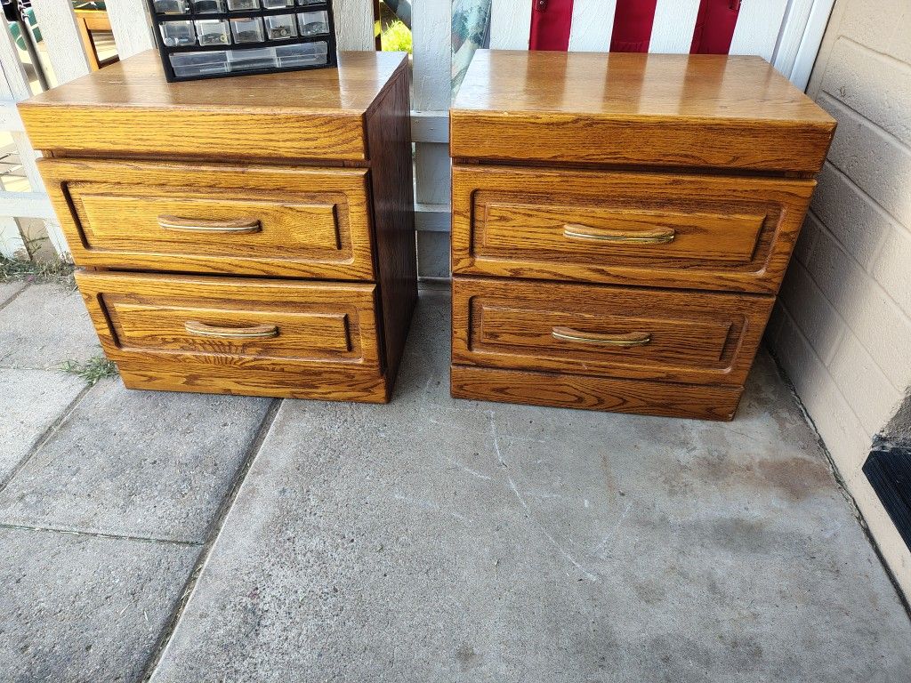 2 End Tables 