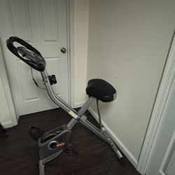 Exerpeutic Upright Folding Exercise Bike – Excellent Condition