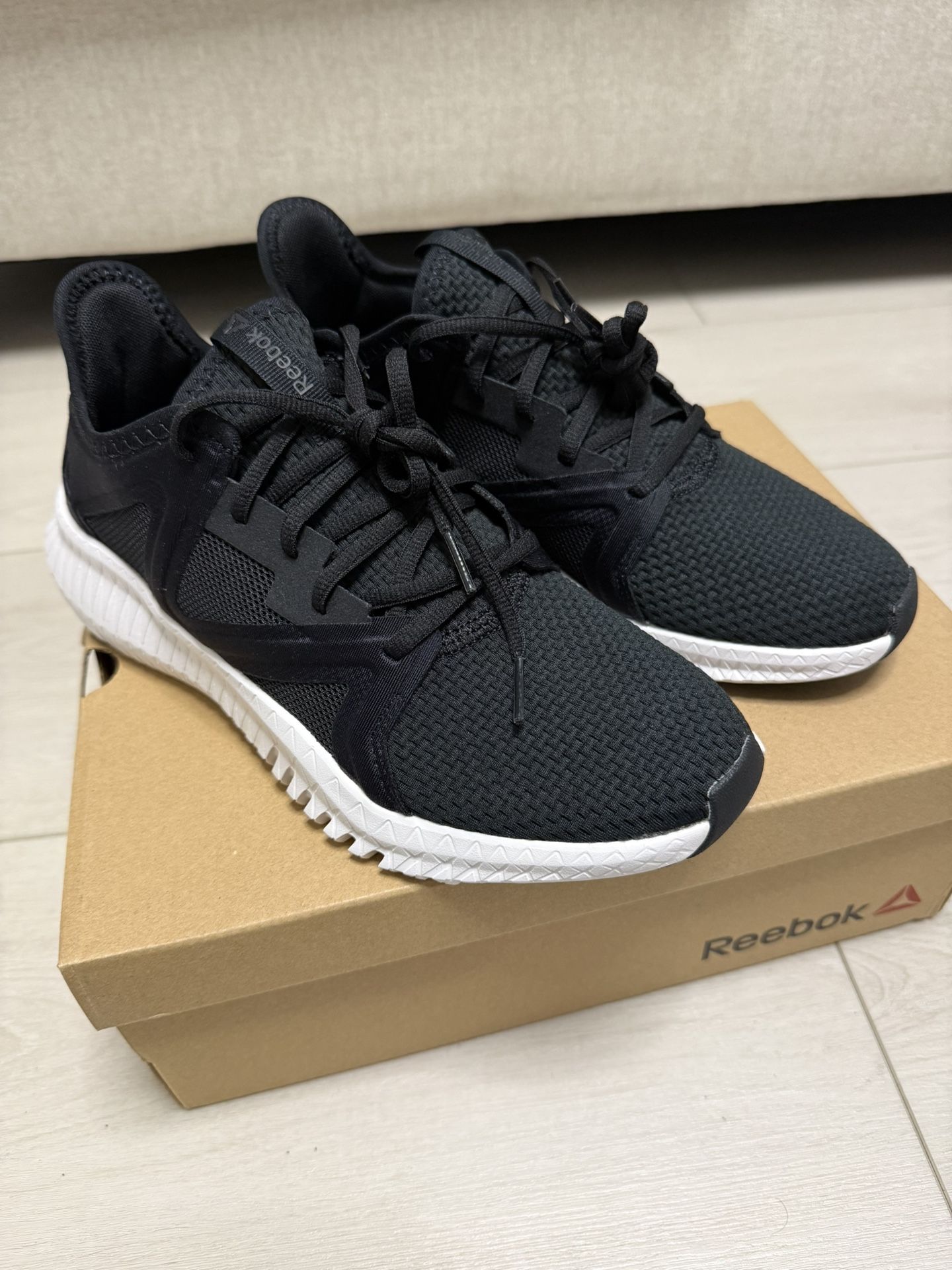 Men’s Reeboks Size 8 Training Shoes