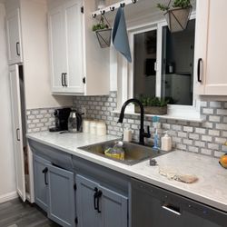 Kitchen Cabinets/top Counter  