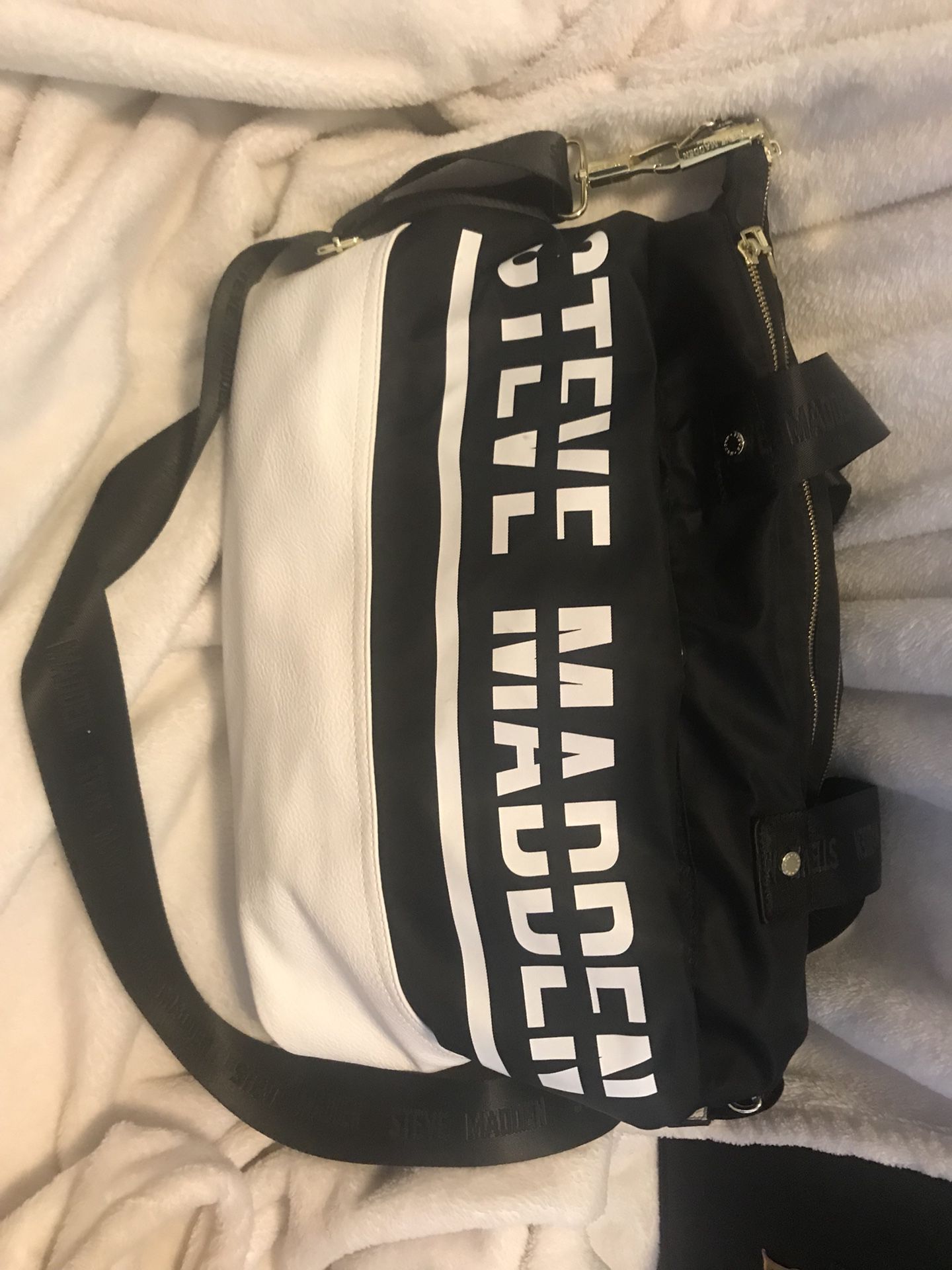 Steven Madden Duffle Bag for Sale in Glendale, AZ - OfferUp