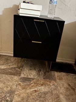 Black night stands
