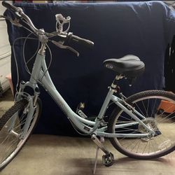 Blue Giant Sedona DX Woman’s Bike w/ Helmet