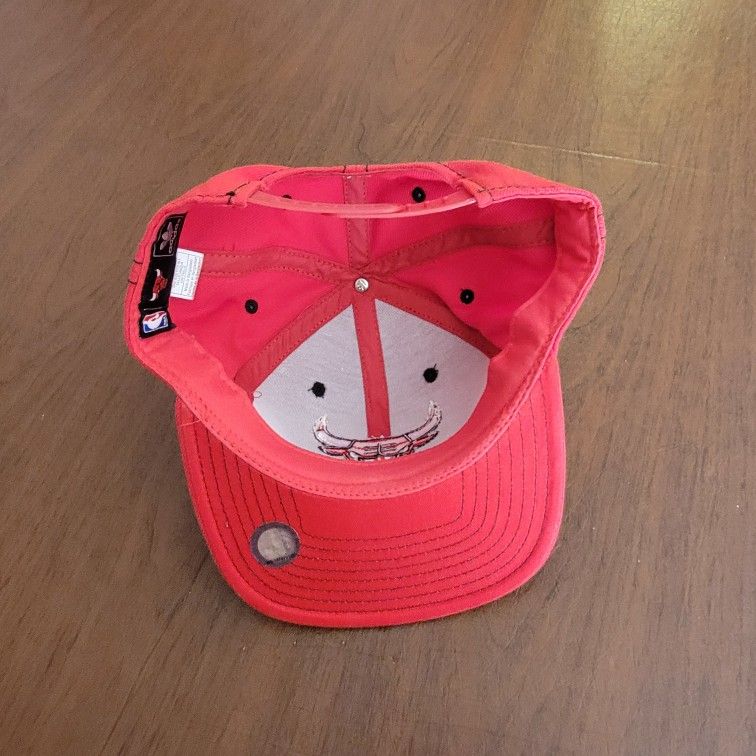 Chicago Bulls NBA Adidas snapback hat cap New with tag. Adjustable, one
size fits most. New, with tag - please see the photos for details. 80%
Acry