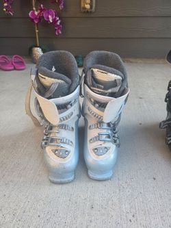 Free kids ski boots