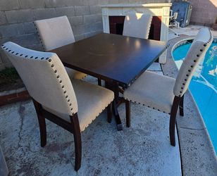 Dining table set