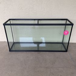 Like New 65 Gallon Fish Tank