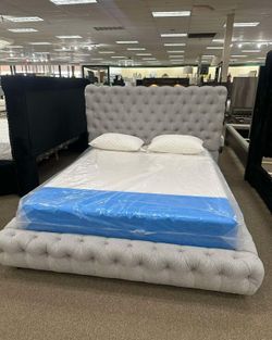 King/Queen Size Bedframe 
