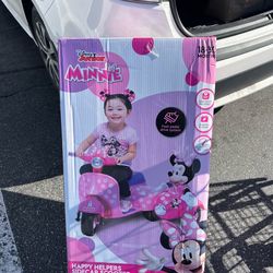 Minnie Mouse Happy Helpers Scooter with Sidecar Ride-On Toy