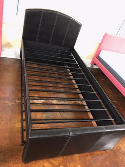 Twin bed with pull out trundle