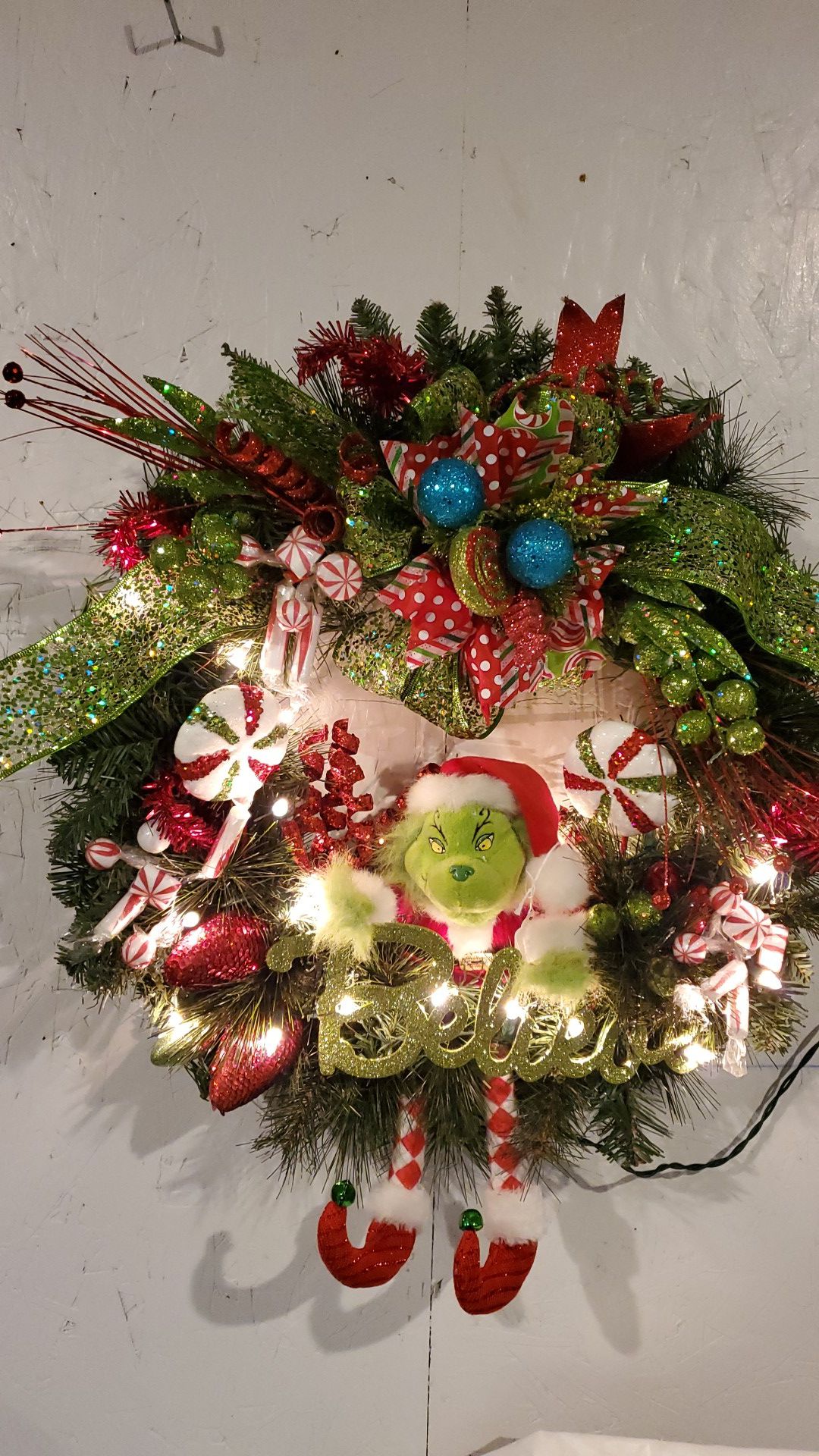 Grinch- Believe Wreath Hand Made at Curtis Country 20" New Light's Up Plug in...