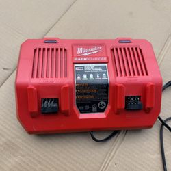 Milwaukee Dual Rapid Charger M18