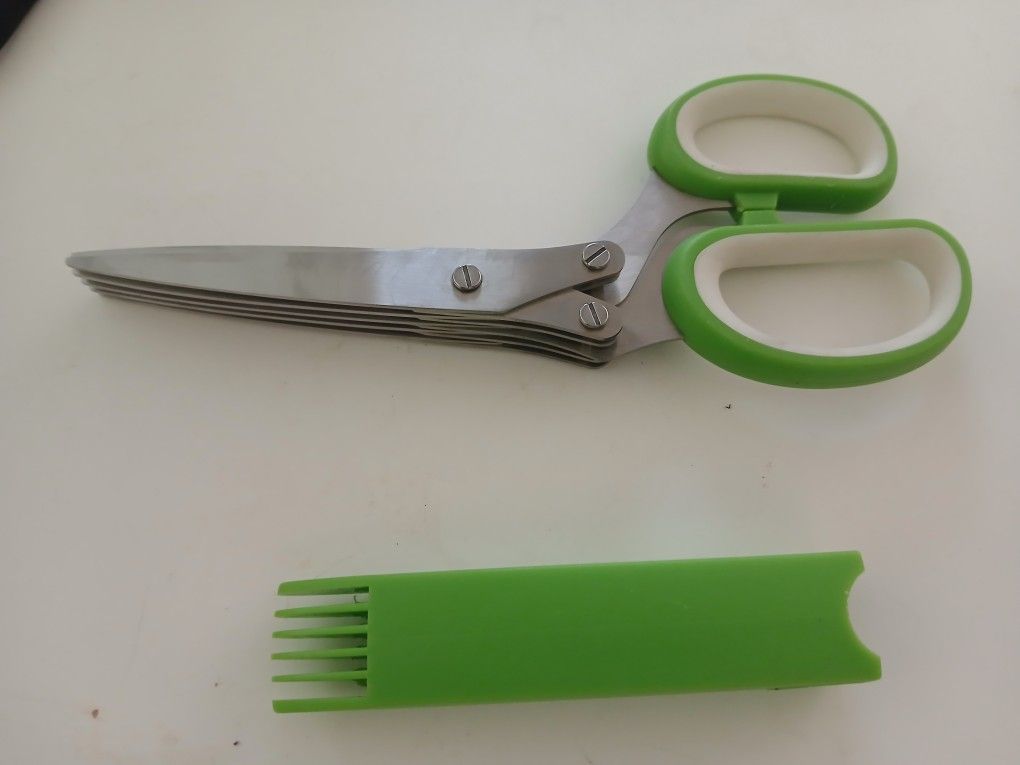 Scissors 