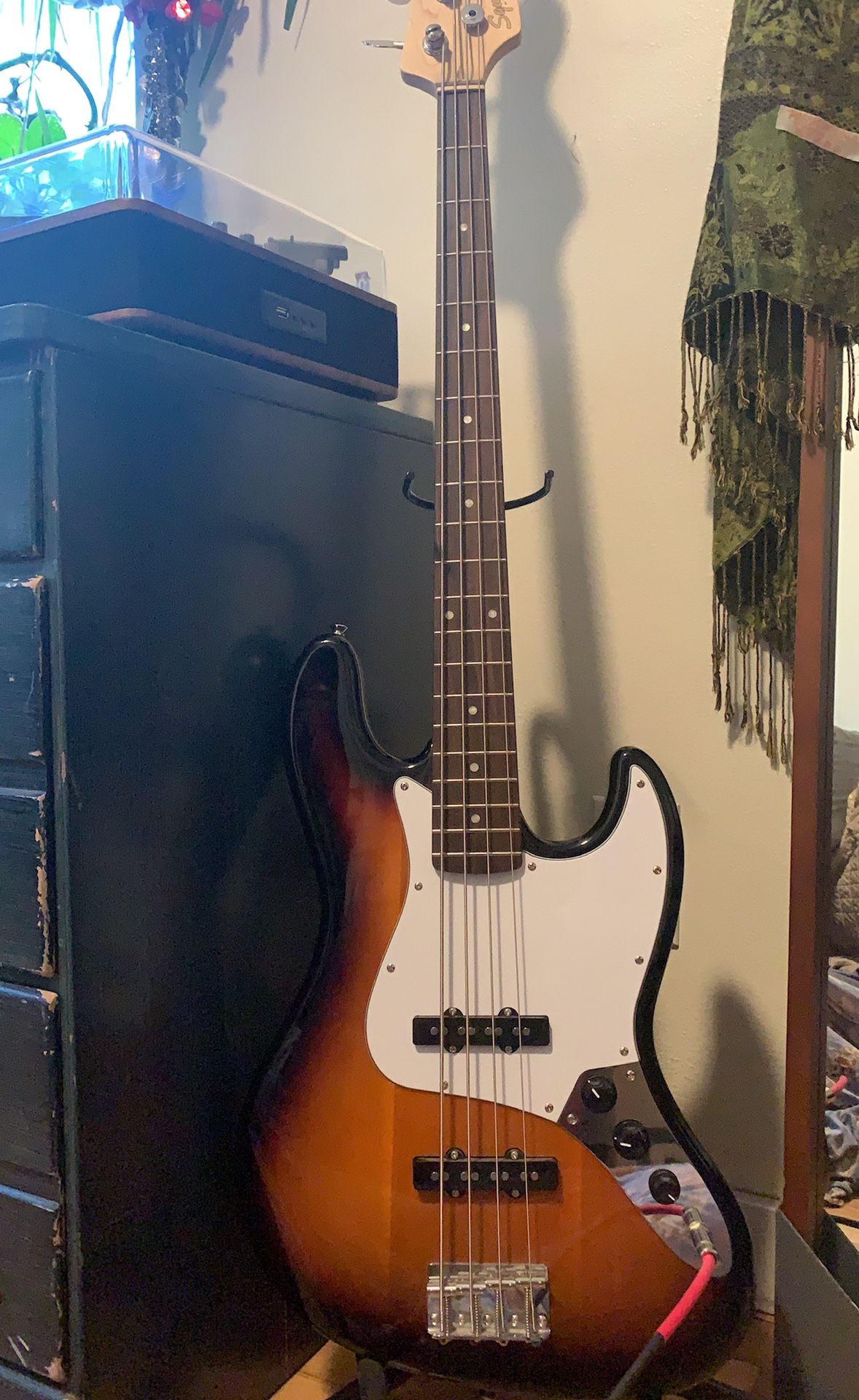 Fender Squier Affinity Jazz Bass And Rumble LT25 Bass Amp