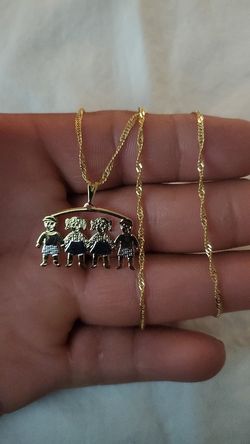 Cadena con dije de 2 👧 y 2 👦 de oro laminado