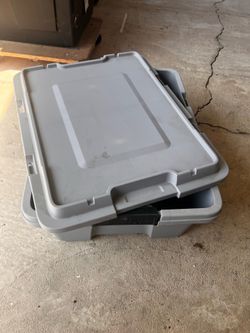 Storage box with lid