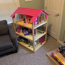 Kid Kraft So Chic Wooden Doll House. Dream Doll House!!