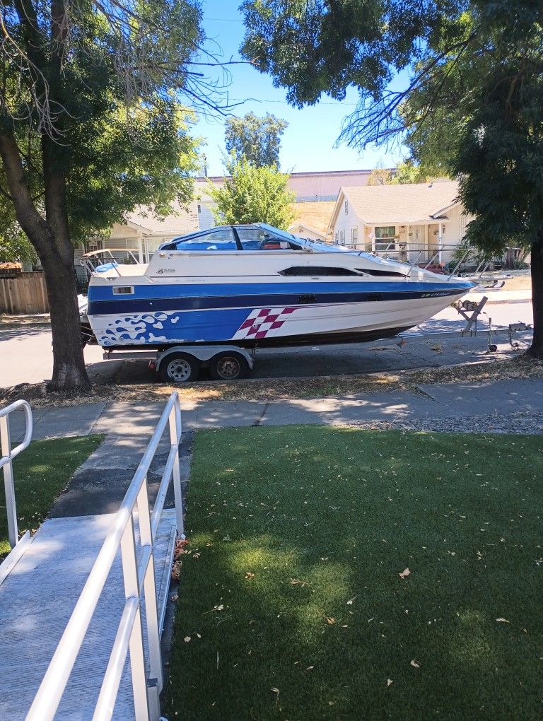 1988 Bayliner 2255