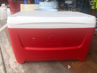 Red igloo cooler