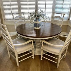 BEAUTIFUL KITCHEN TABLE & CHAIRS