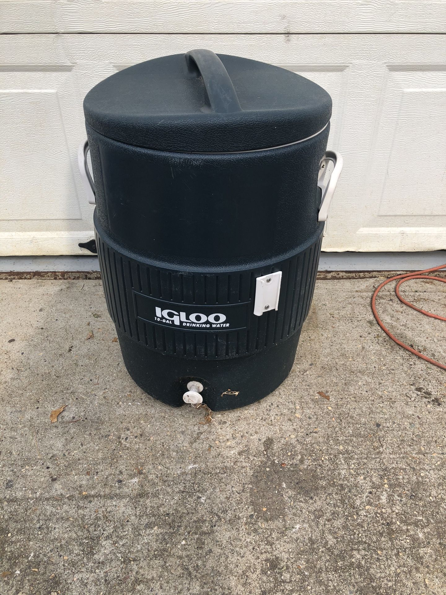 Igloo 10 gallon water cooler