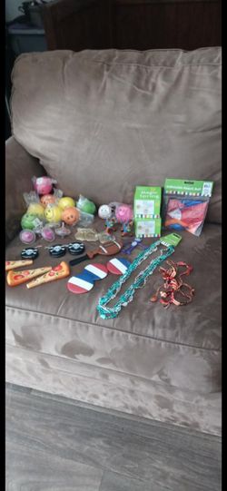 Moving Sale Brand new kids birthday party favors pickup 3-8:30 pm rainbow/charleston cash only