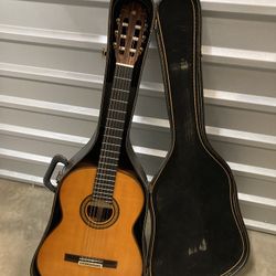 Yamaha G-245Sii Classical Guitar with Case