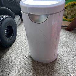 Trash bin for used diapers