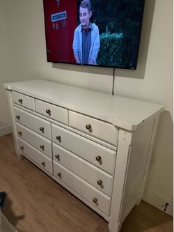 Dresser and 2 night stands