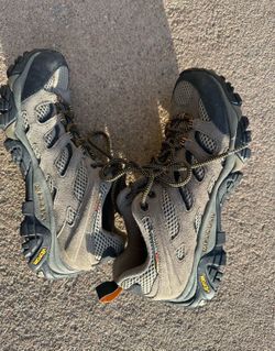 Merrell Moab 2 Vent Hiking Shoes, size 8