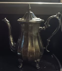 Vintage WM Rogers 1001 Silver plated Footed Coffee Pot Teapot w/ Hinged Lid

