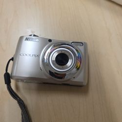 Nikon Coolpix L22 12.0 MP 3.6x Optical Zoom Compact Digital Camera Works/READ