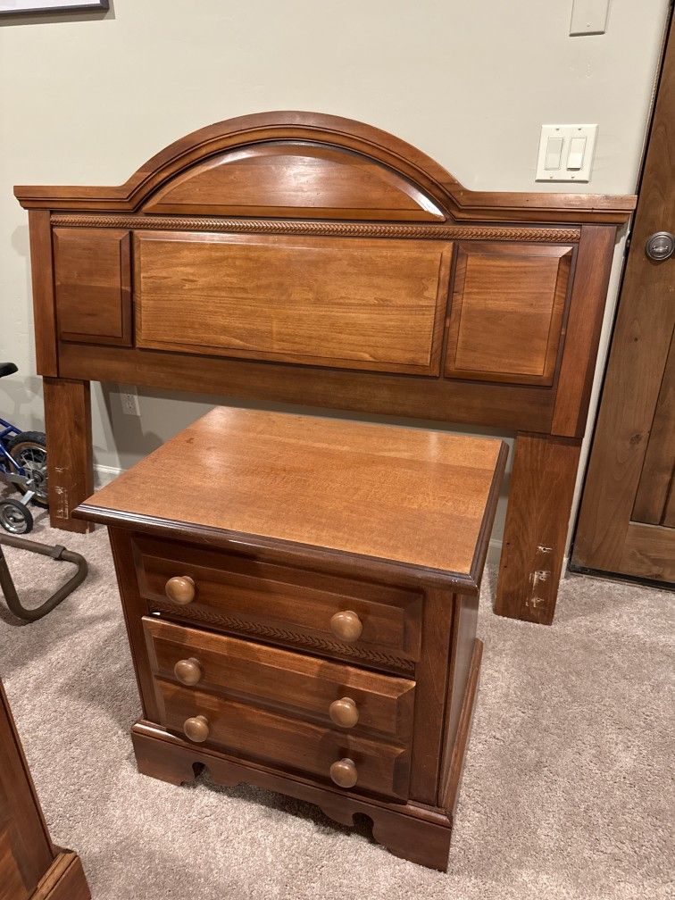 Bedroom Furniture Set (Queen Size)