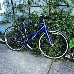 RALEIGH CADENT HYBRID BIKE 700cc Wheels 