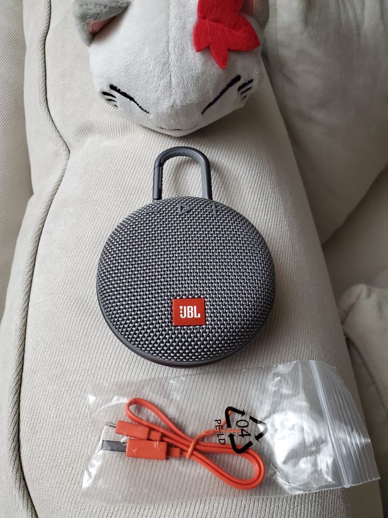 JBL Clip Review A Topnotch Waterproof Travel Speaker