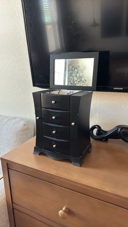 Jewelry box