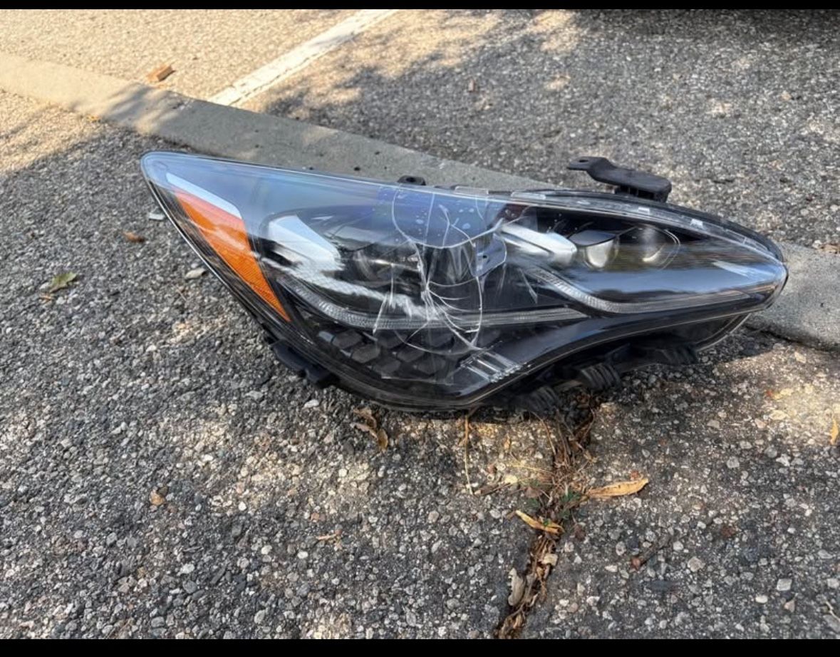 Kia Stinger 2018 Headlights Assembled