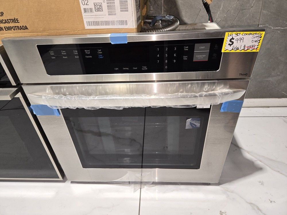 Brand NEW - LG 30 " CONVECTION WALL OVEN IN STAINLESS STEEL